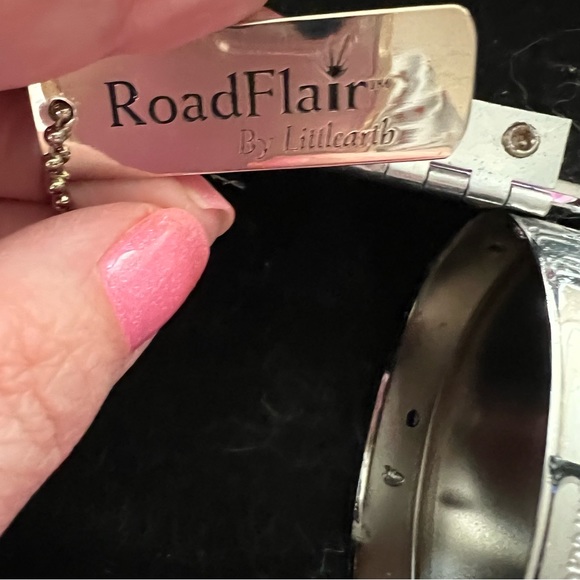 Little Earth Koi w/Swarovski crystals crossbody - Picture 6 of 6